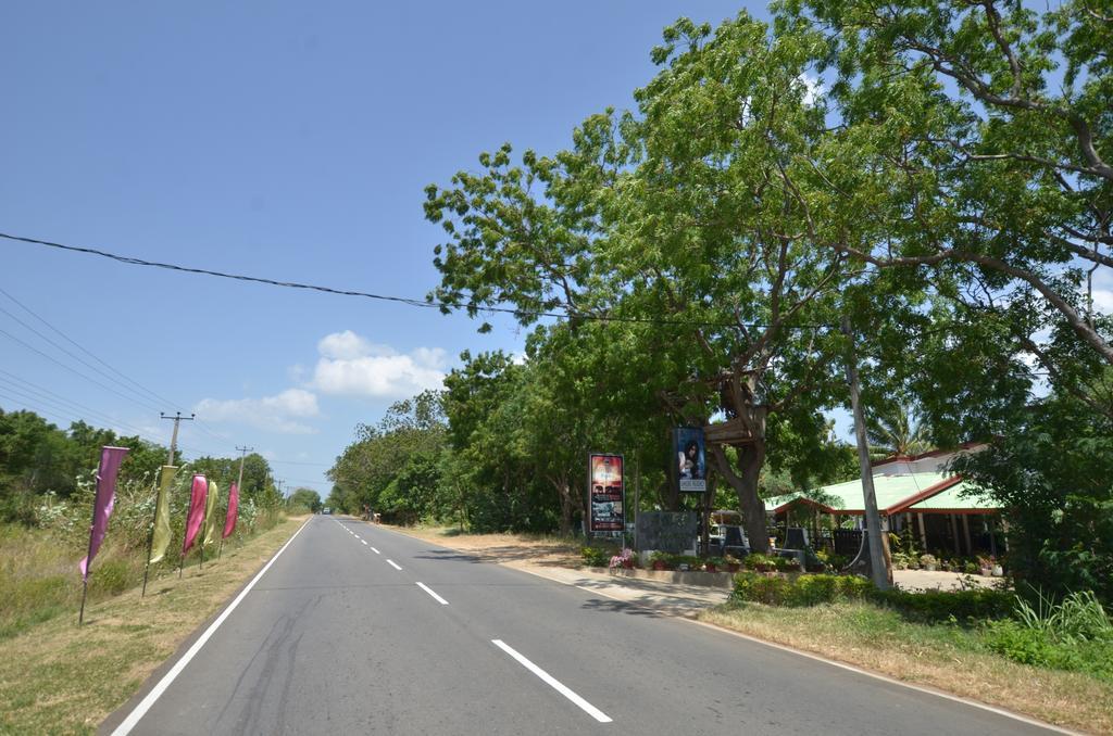 Sihilro Regency Hotel Udawalawe Exterior foto